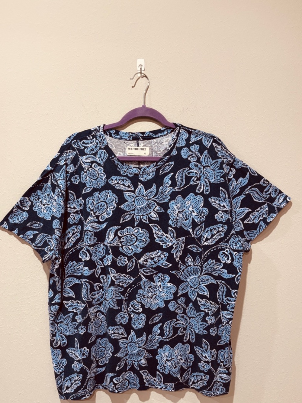 We The Free Navy Tee Blue Floral Print Size Medium Casual Cotton Comfy Relaxed